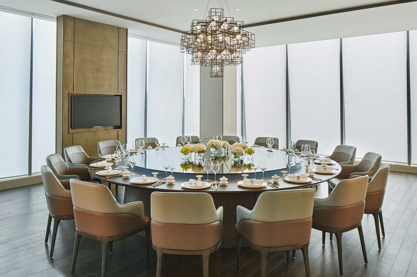 Luxury Huge Round Table